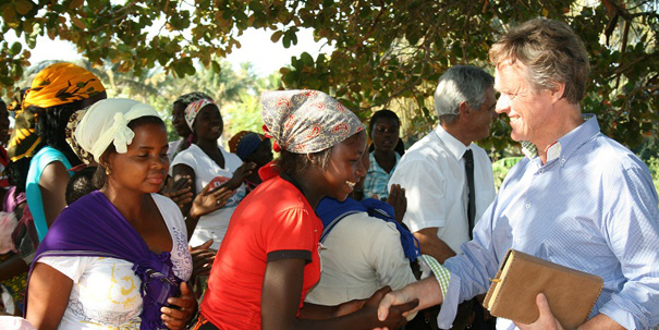 main_slide_4 Dr Paul Zuidema greets patients at Zavora